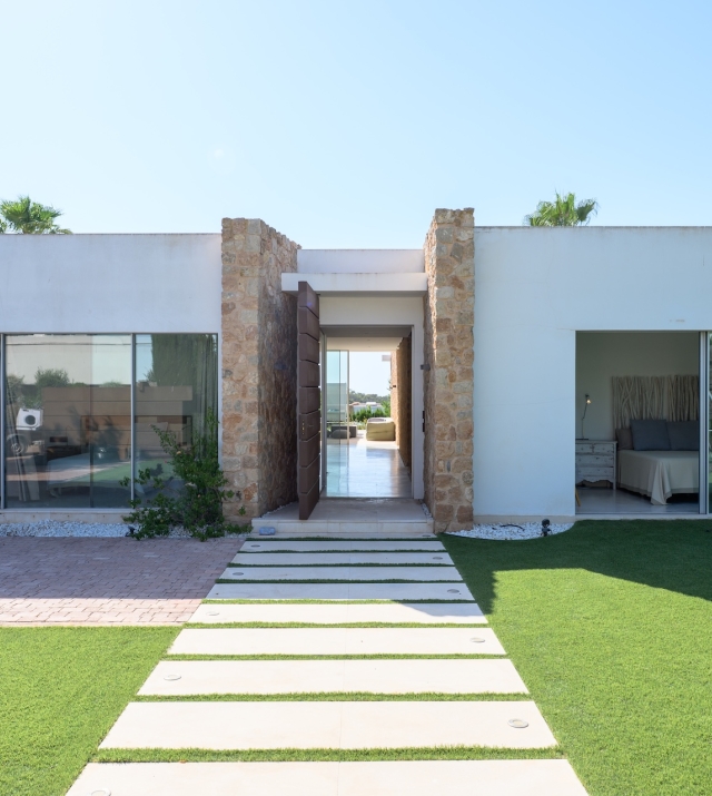 Resa Estates te koop sale Cala Comte main entrance.jpg